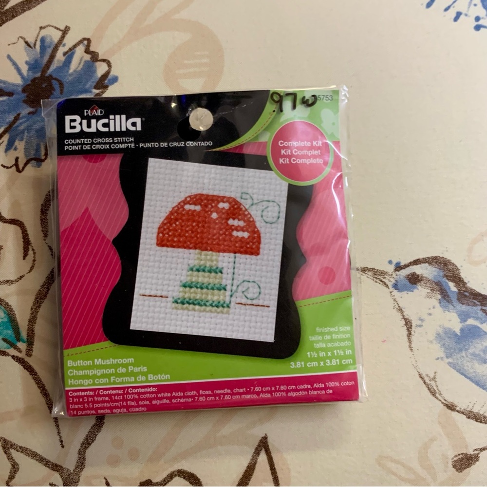 💜 VTG Plaid Bucilla Mini Mushroom Cross Stitch NWT